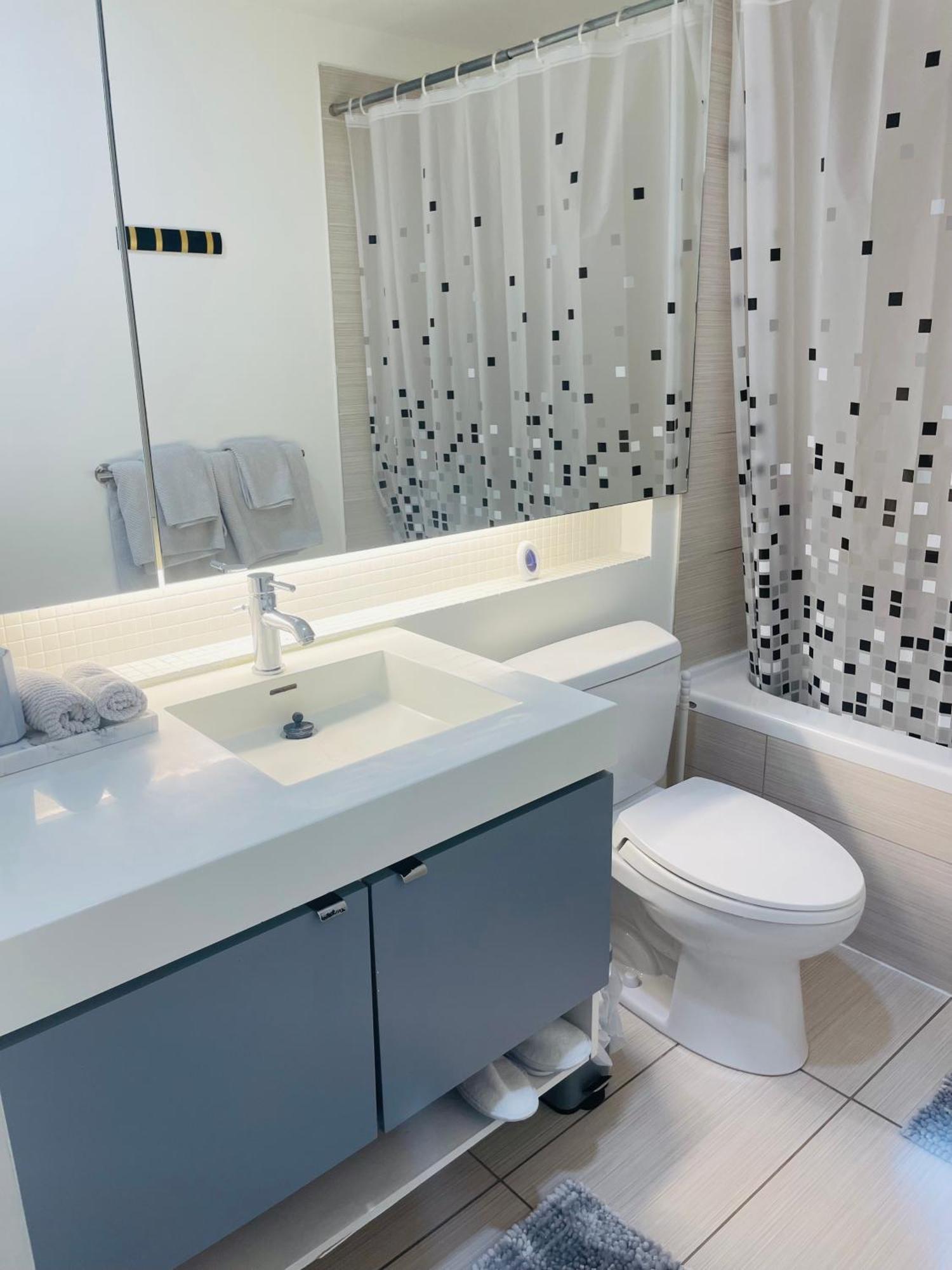 Beautiful Apartment Downtown, Mins To Rogers Arena, Stadium, Restaurants, Shops Ванкувер Экстерьер фото